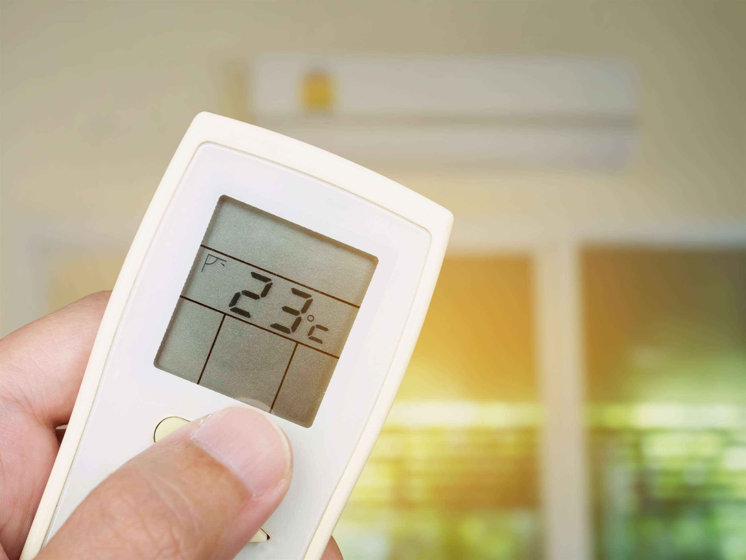 Elektronisk termostatstyring med fjernbetjening